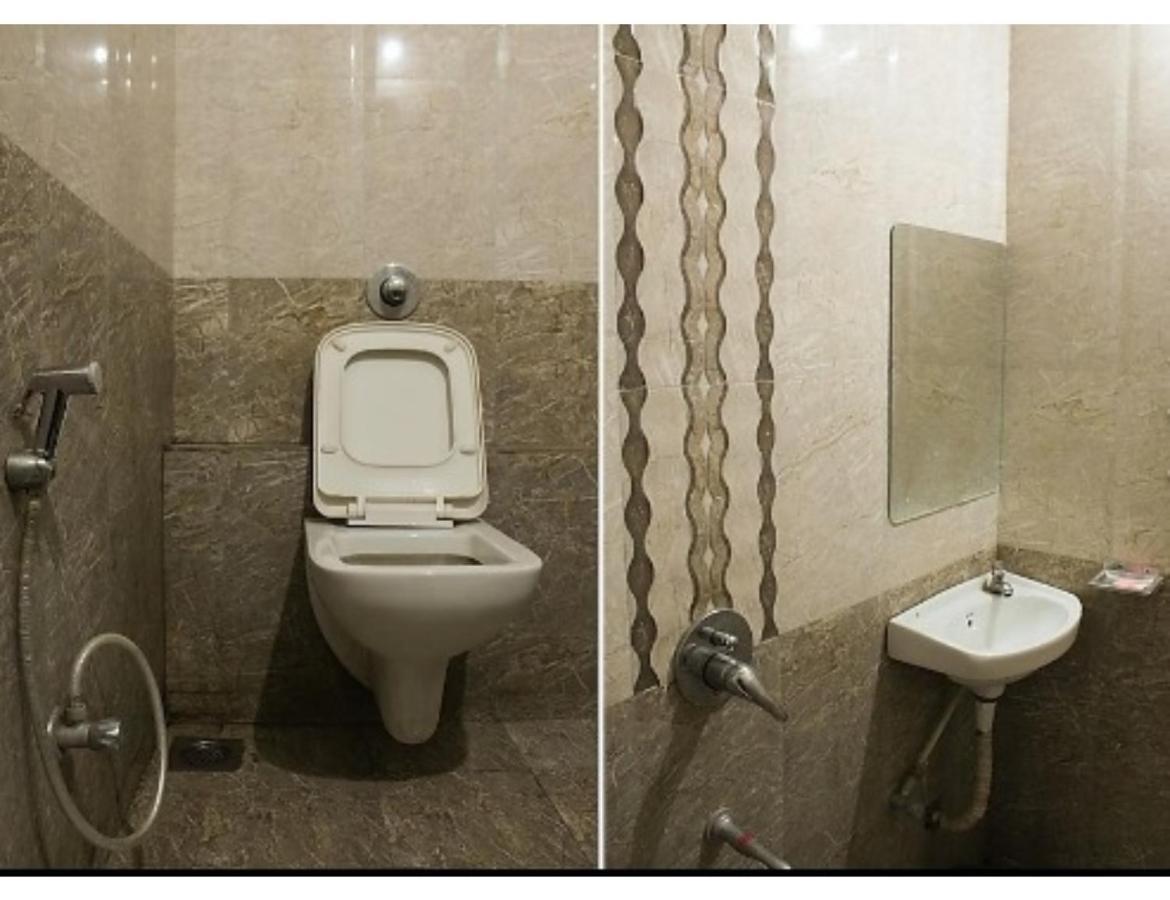 Hotel Adarsh, اوجاين المظهر الخارجي الصورة