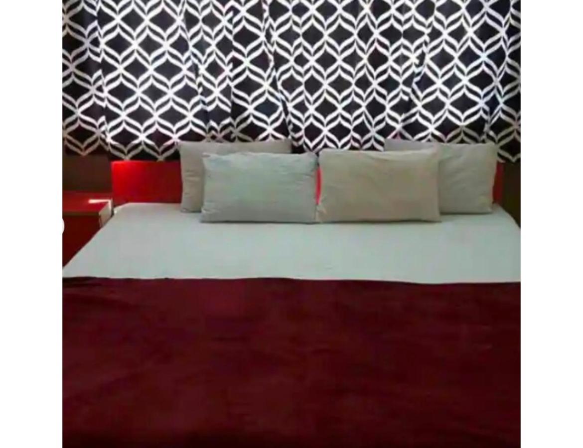 Hotel Adarsh, اوجاين المظهر الخارجي الصورة