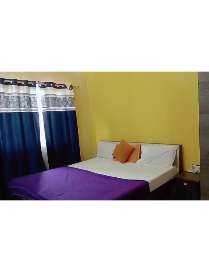 Hotel Adarsh, اوجاين المظهر الخارجي الصورة