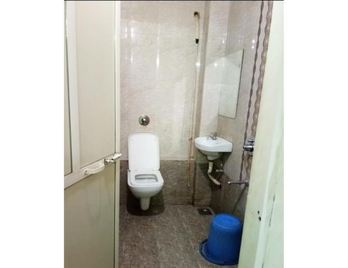 Hotel Adarsh, اوجاين المظهر الخارجي الصورة