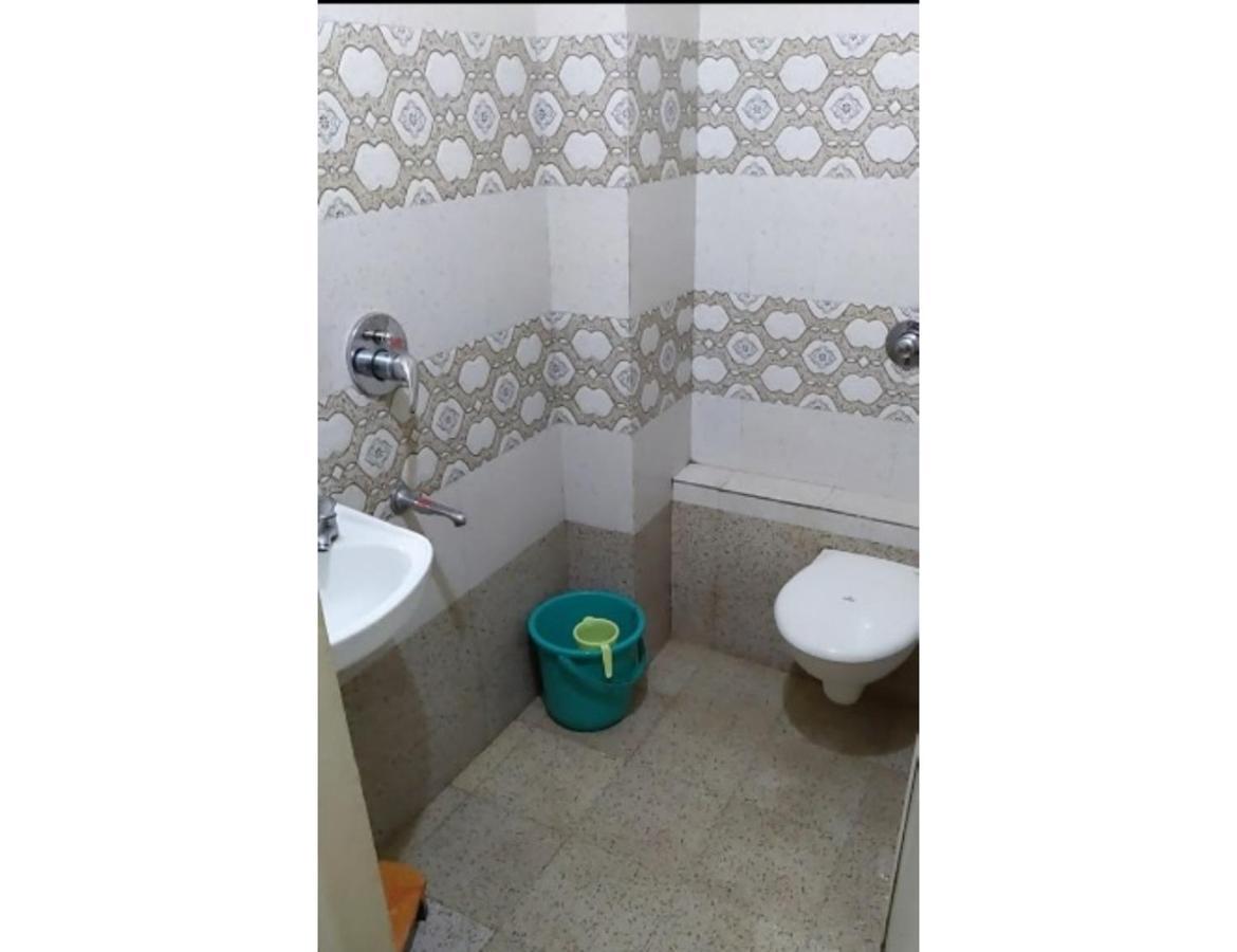 Hotel Adarsh, اوجاين المظهر الخارجي الصورة