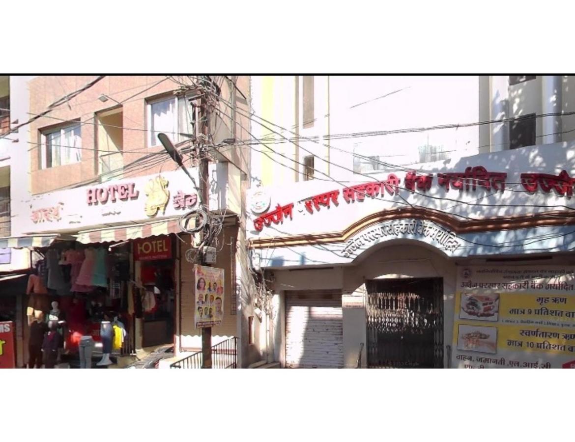 Hotel Adarsh, اوجاين المظهر الخارجي الصورة