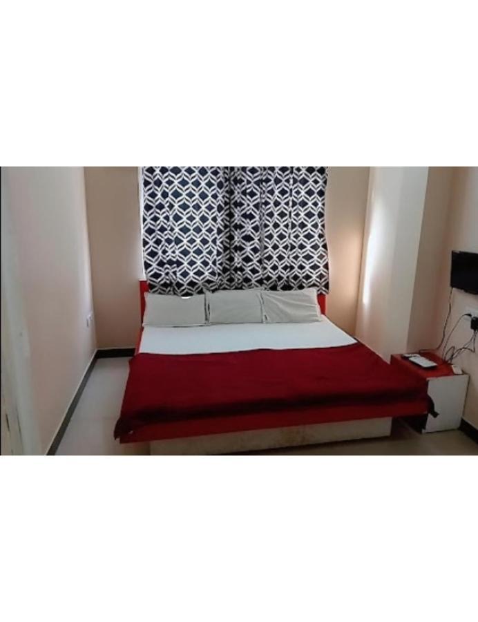 Hotel Adarsh, اوجاين المظهر الخارجي الصورة